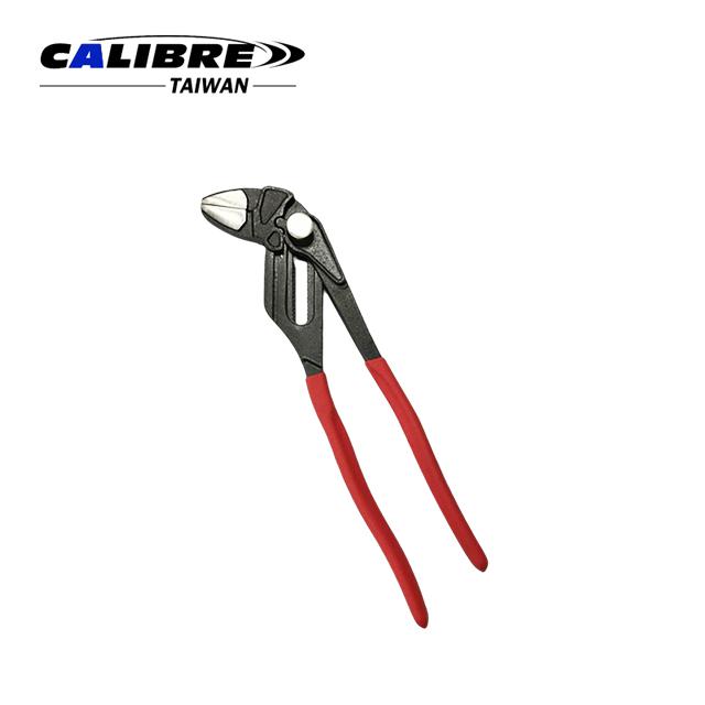 CAAR0009_1_Pliers_Wrench